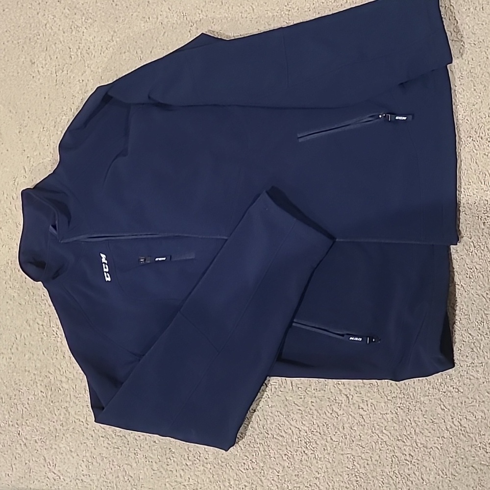 Like NEW men's CCM light weight jacket- navy